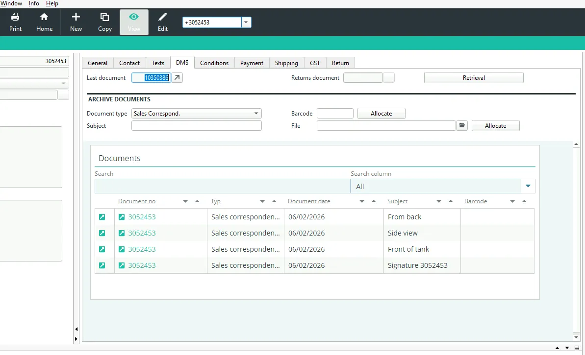 The DMS tab of the delivery note in Abas ERP: the three delivery photos and the signature sit on the document as archived files – right where anyone would look in the event of a complaint.
