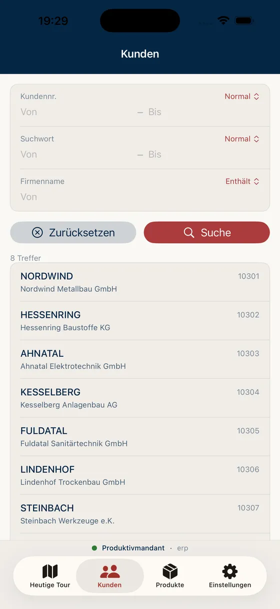 Kundensuche mit Filtern nach Nummer, Suchwort und Firmenname, darunter die Trefferliste aus dem ERP